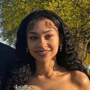 Meet your Posher, Ameia